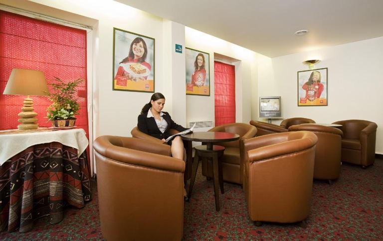 Ibis Paris Le Bourget Hotel La Courneuve Bagian luar foto