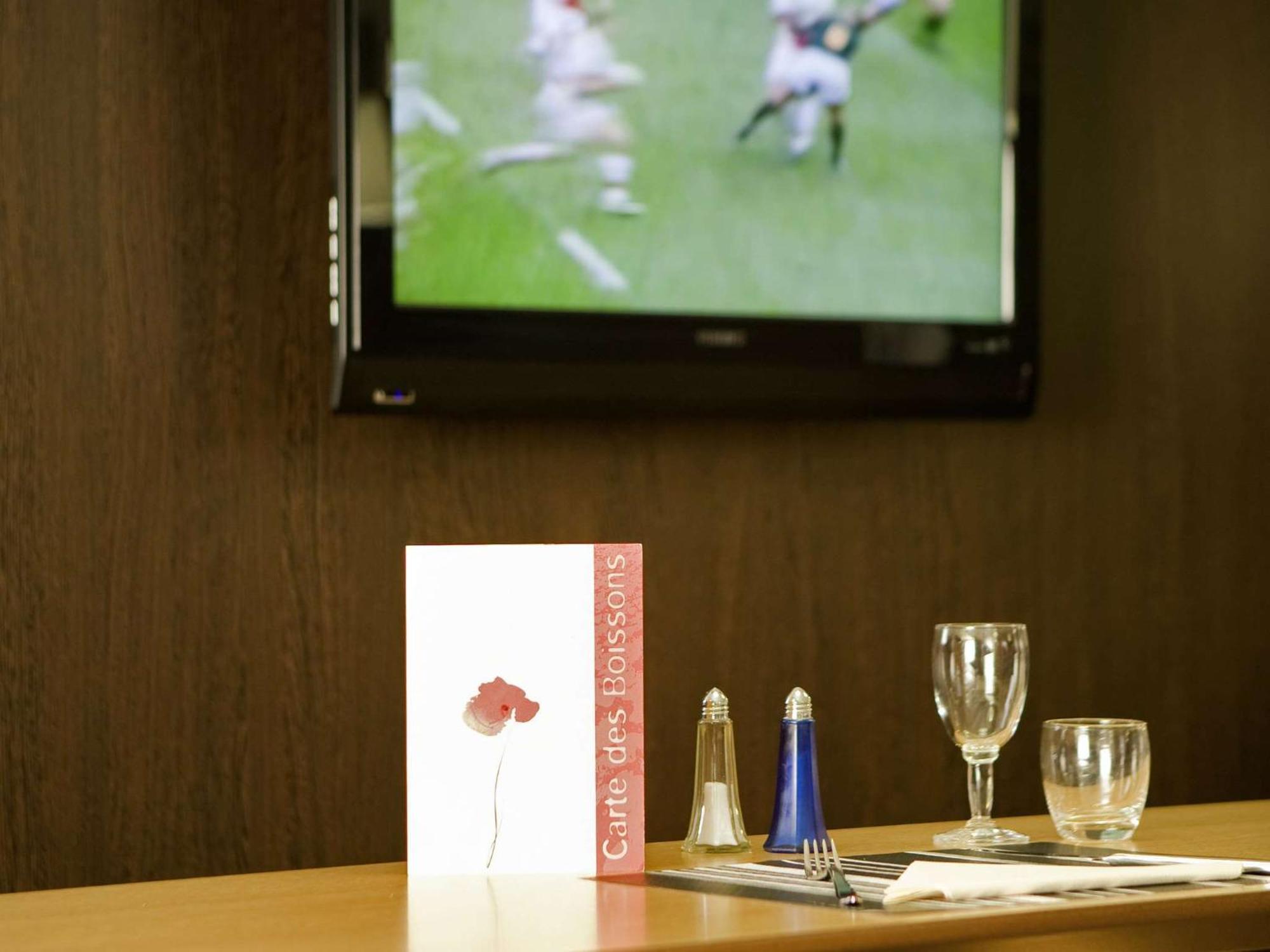 Ibis Paris Le Bourget Hotel La Courneuve Bagian luar foto