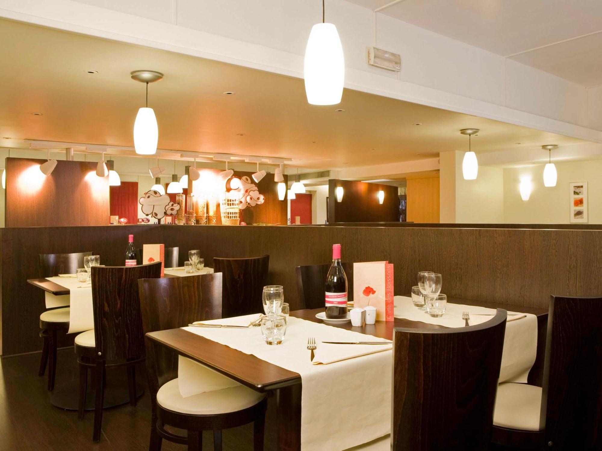 Ibis Paris Le Bourget Hotel La Courneuve Bagian luar foto