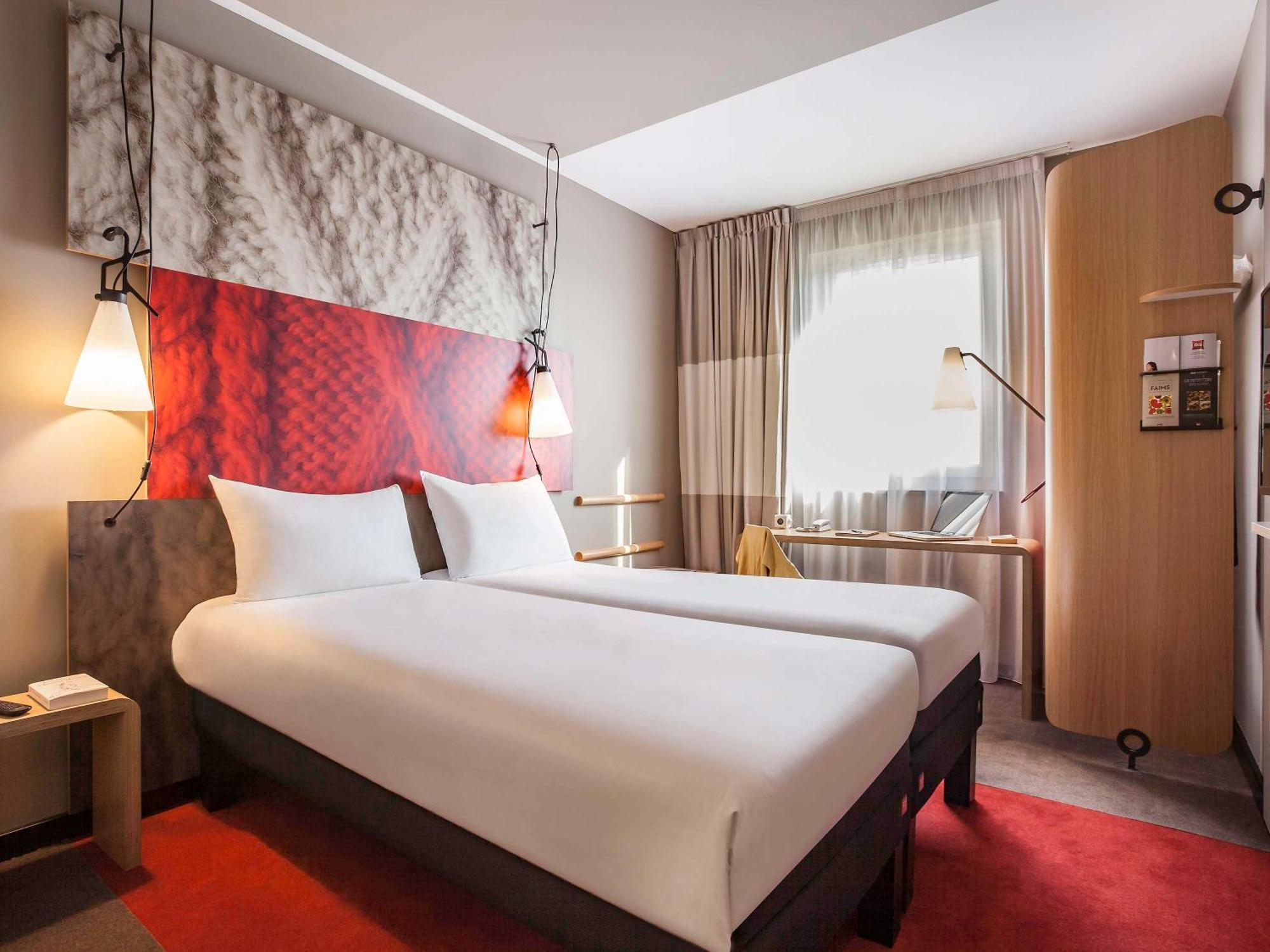 Ibis Paris Le Bourget Hotel La Courneuve Bagian luar foto