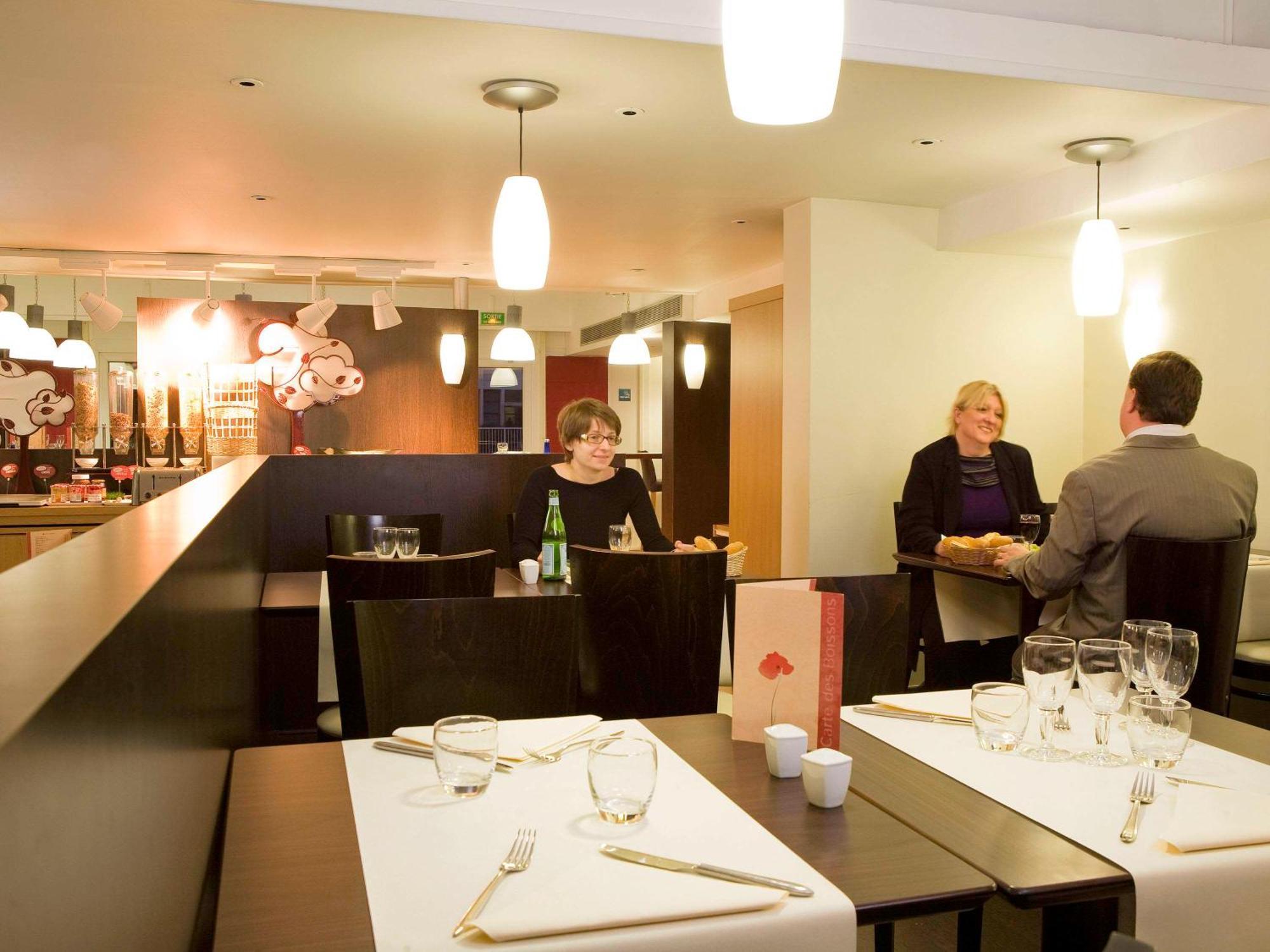 Ibis Paris Le Bourget Hotel La Courneuve Bagian luar foto