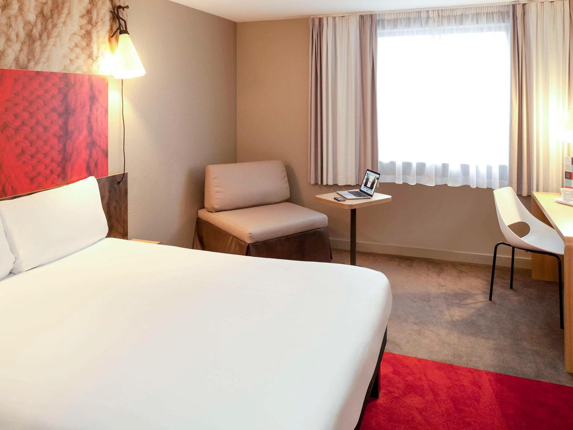 Ibis Paris Le Bourget Hotel La Courneuve Bagian luar foto