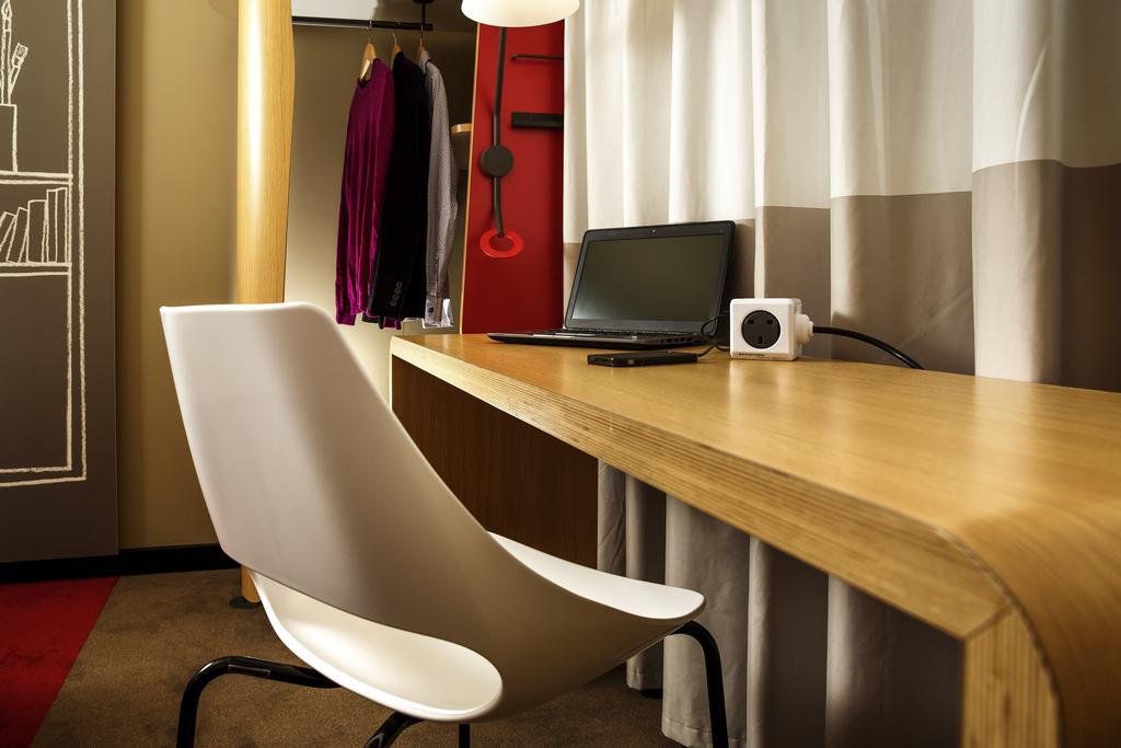 Ibis Paris Le Bourget Hotel La Courneuve Bagian luar foto