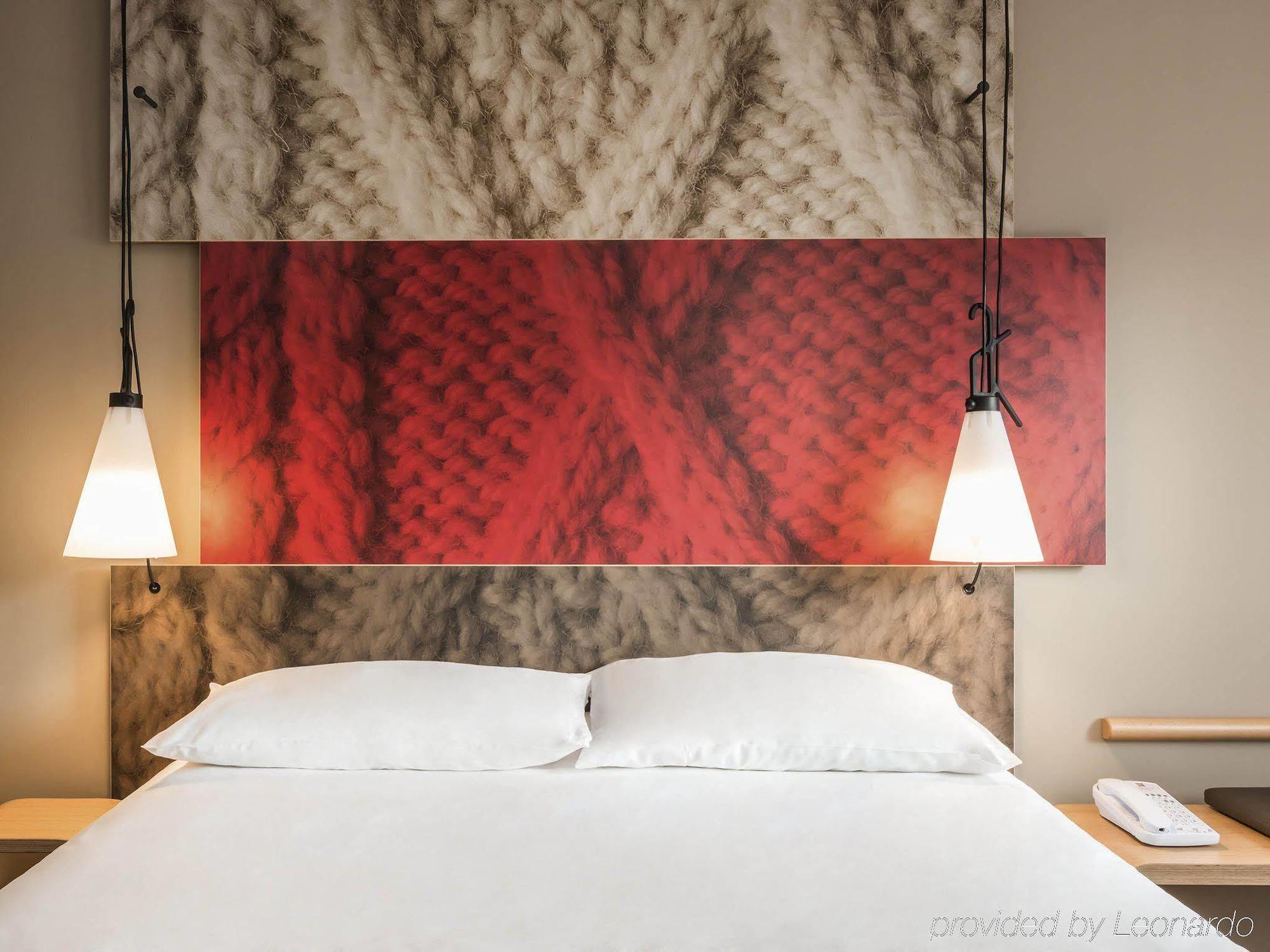 Ibis Paris Le Bourget Hotel La Courneuve Bagian luar foto